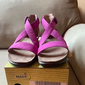 New Muted Hot Pink Naot sandals Dz 41 (10)